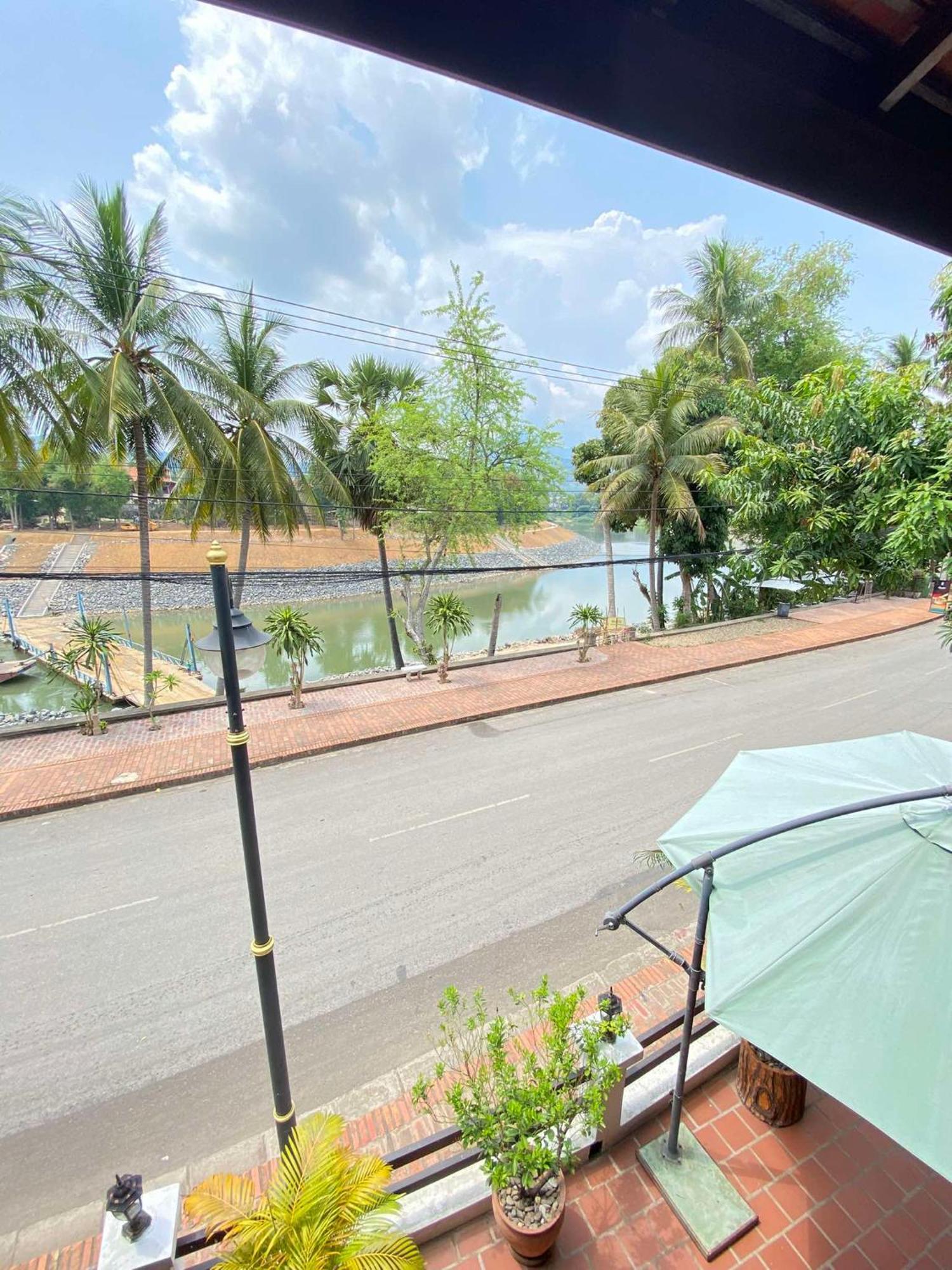Golden Lotus Namkhan View หลวงพระบาง ภายนอก รูปภาพ